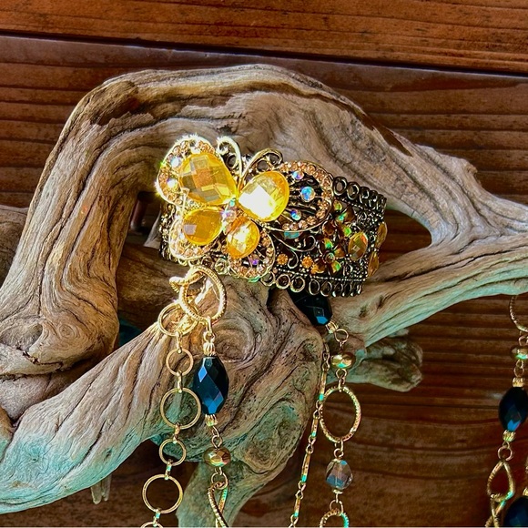 FINAL PRICE! 2 Lovely Gold Necklaces 40+” & a Stunning Golden Butterfly Cuff - Picture 1 of 10